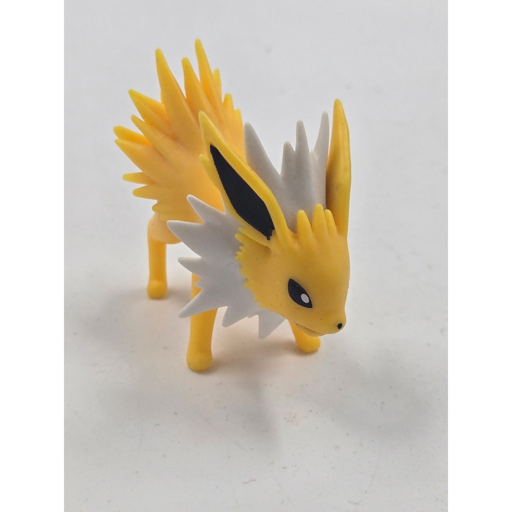 Pokemon Jolteon Wicked Cool Toys WCT Articulated Battle Figure Yellow 2018